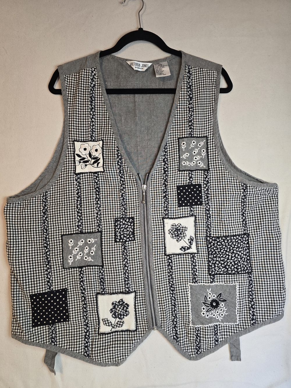 Victoria Jones Woman Black & White Patchwork Embroidered Zip Vest 22W